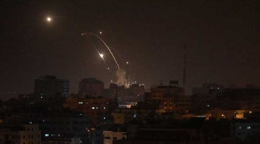 İsrail, Gazze’yi tank atışı ve hava saldırısıyla vurdu